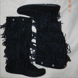 Women’s Five Layer Fringe Black Minnetonka Boots